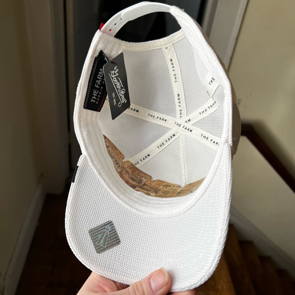 Goorin Bros “Tricky” Rabbit Farm Trucker Hat NWT - Picture 3 of 5